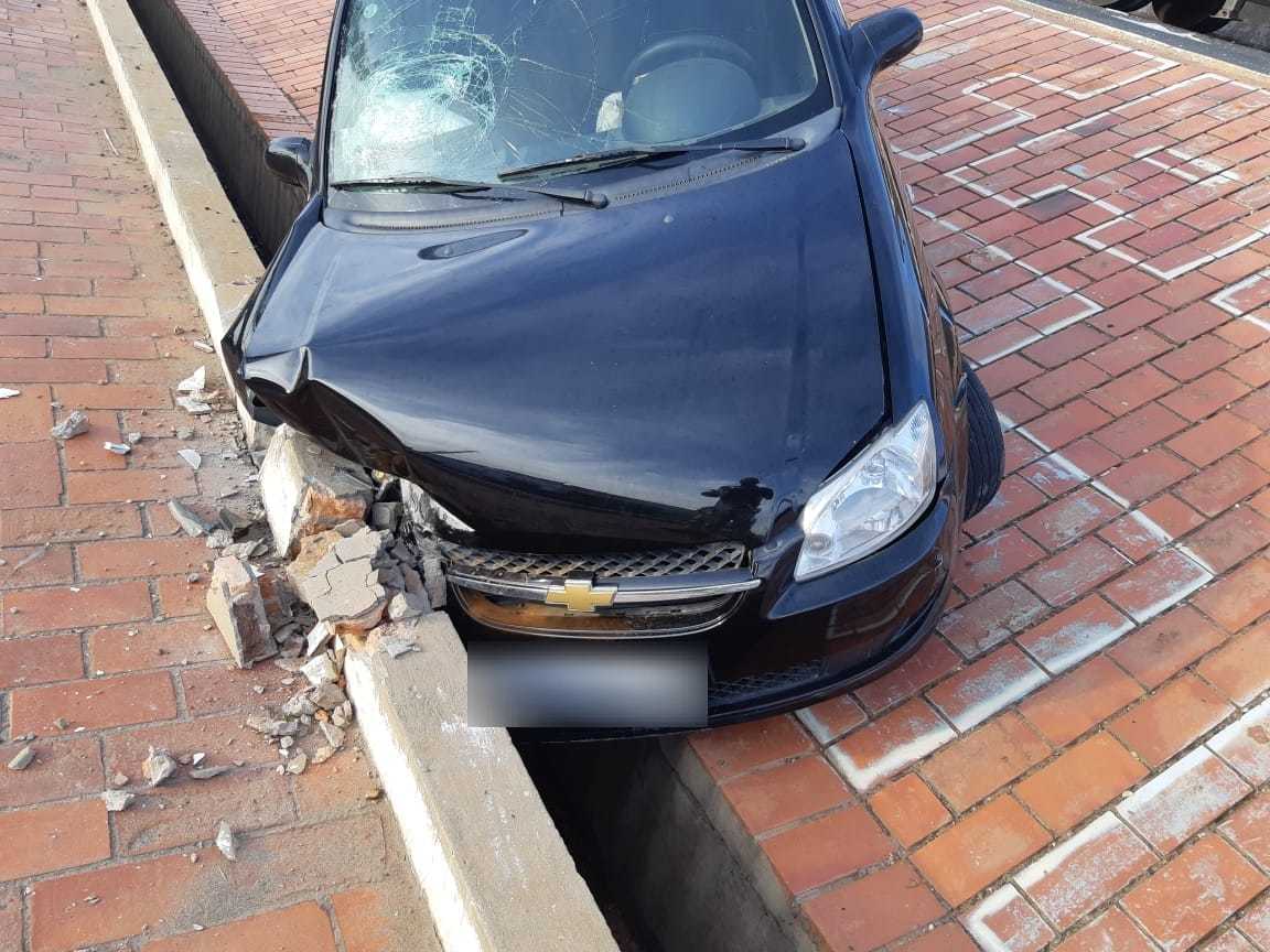 Criança fica ferida após caminhão colidir na traseira de carro na BR-316 em Teresina